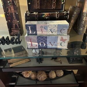 Decorative 'Live Love' box Set
